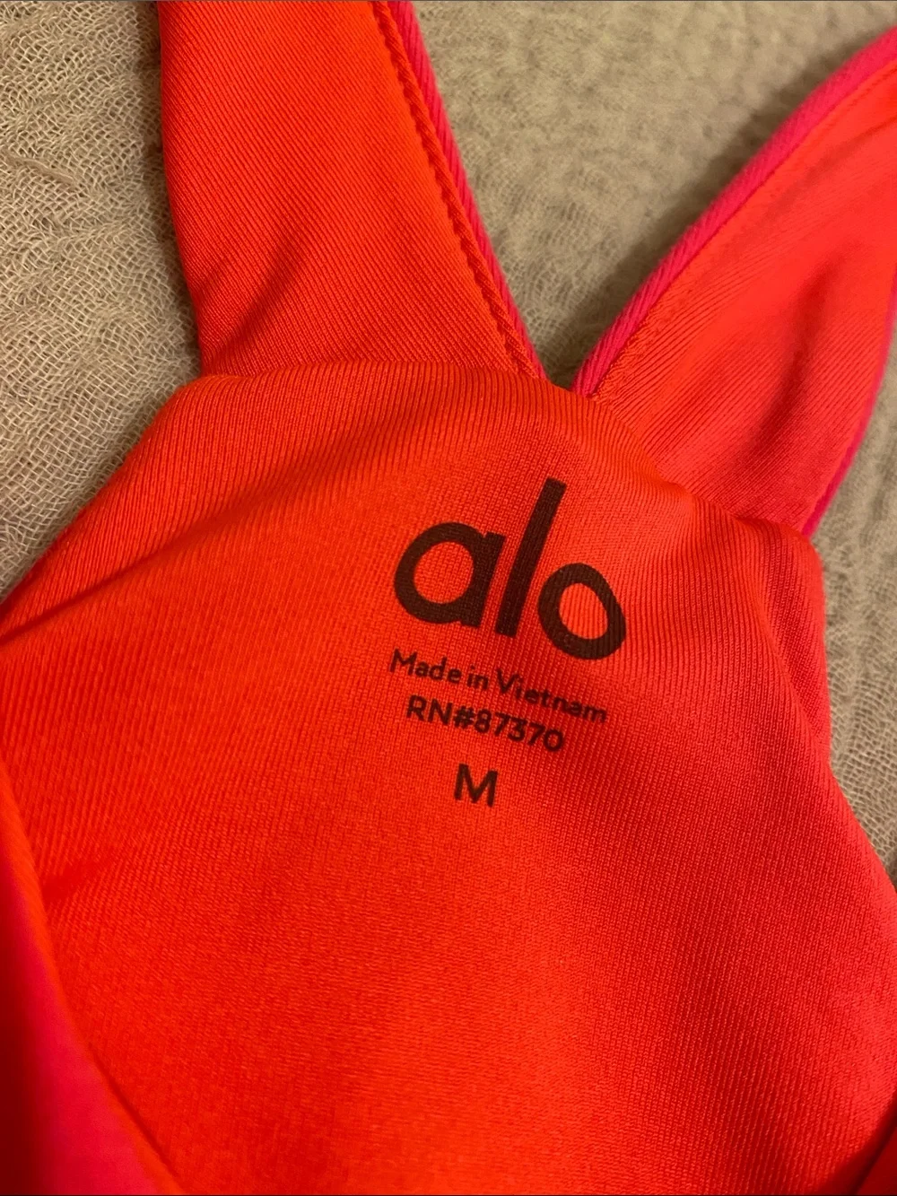 ALO Yoga Pink Sports Bra with Orange Lining V-Neck Crop. Size M